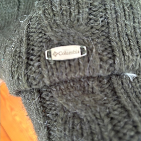 Cozy Olive Green Turtleneck Sweater with a Wool and Alpaca Blend - Picture 5 of 8